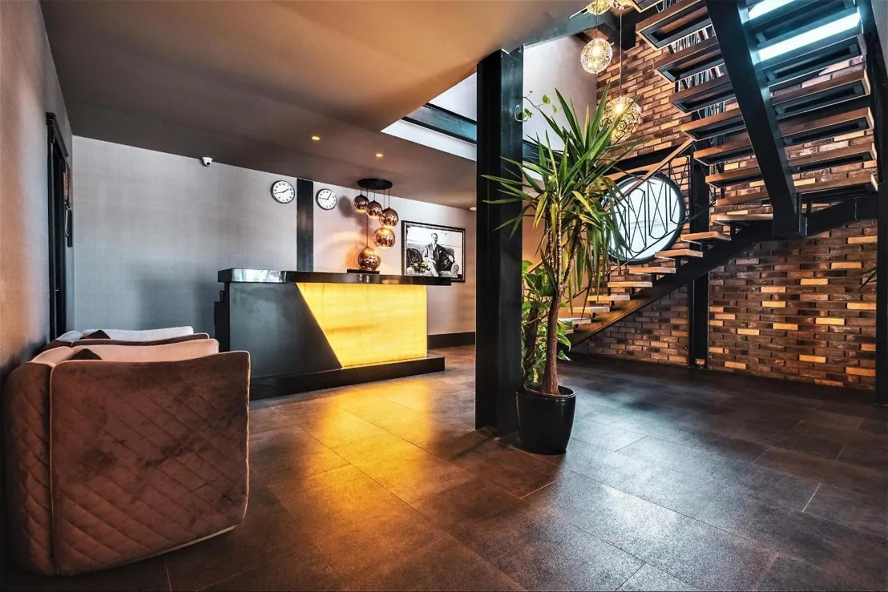 Hotel Marina Bay Goecek