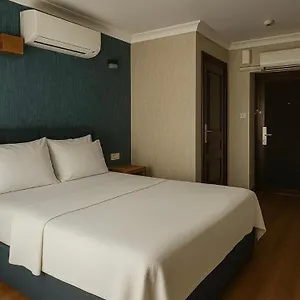 https://red-green-hotel.hotelsofizmir.com