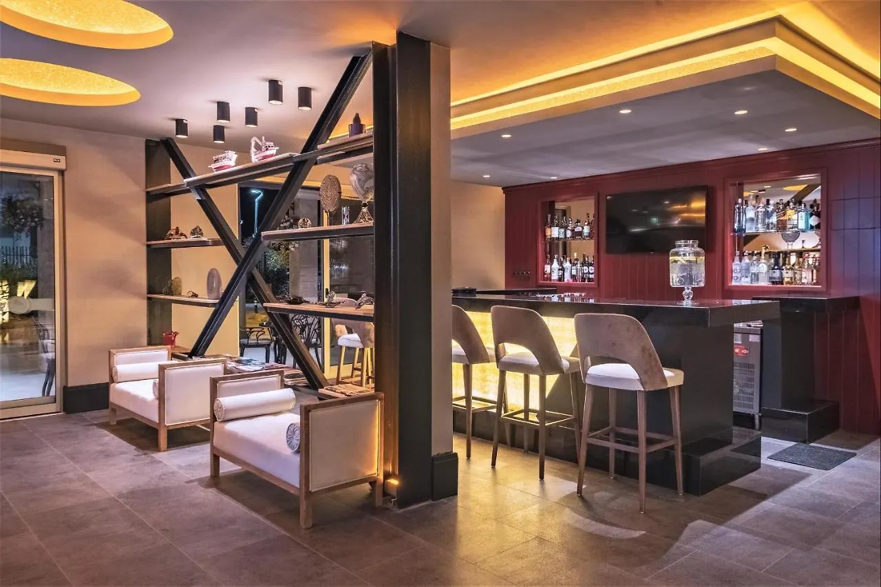 Hotel Marina Bay Goecek